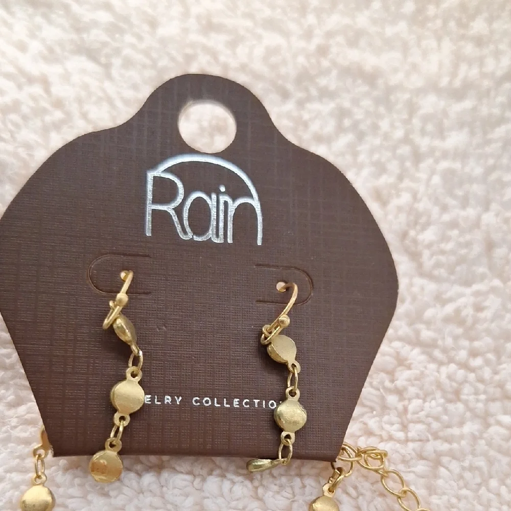 Gold Necklace and Earring Set - Picture 3 of 5